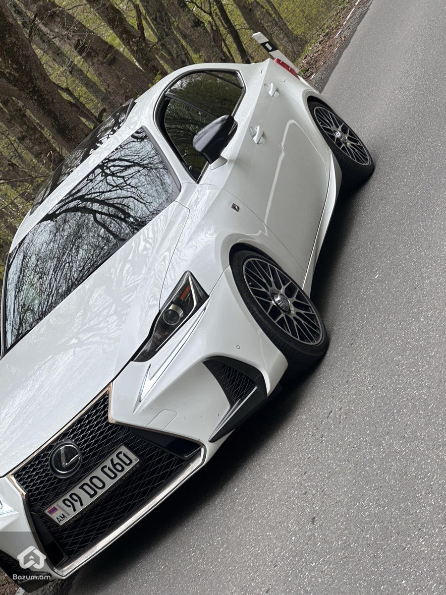 Lexus IS 300 2020 - image 5