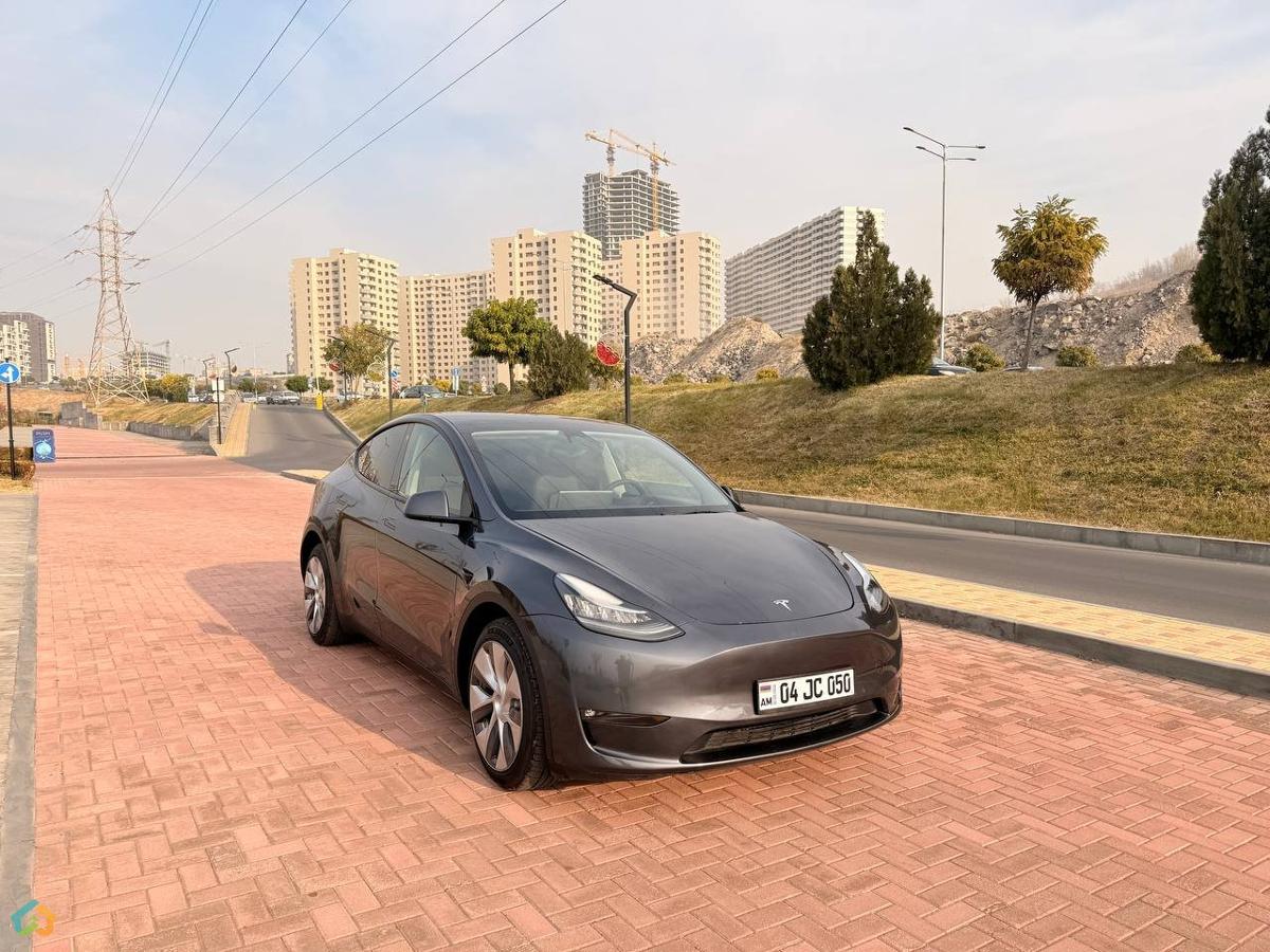 Tesla Model Y, Long Range Dual Motor