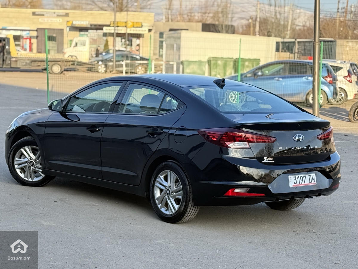 Hyundai Elantra - image 9