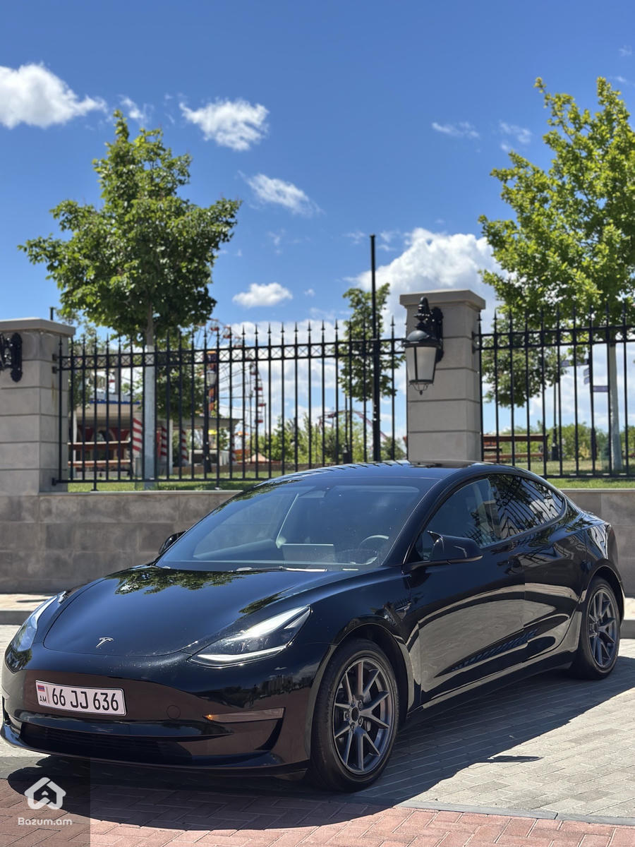 Tesla Model 3 - image 3