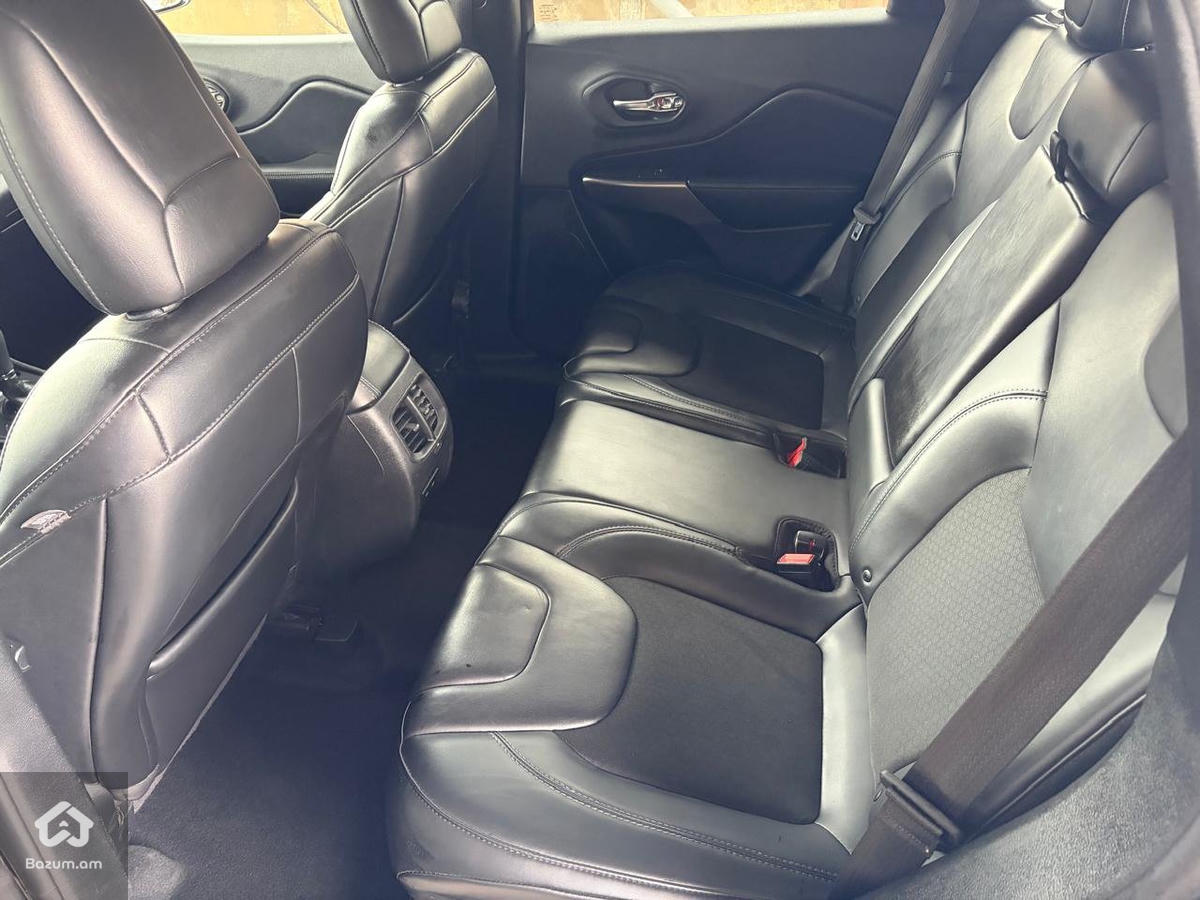 Jeep Cherokee Latitude Plus 2019 - image 7