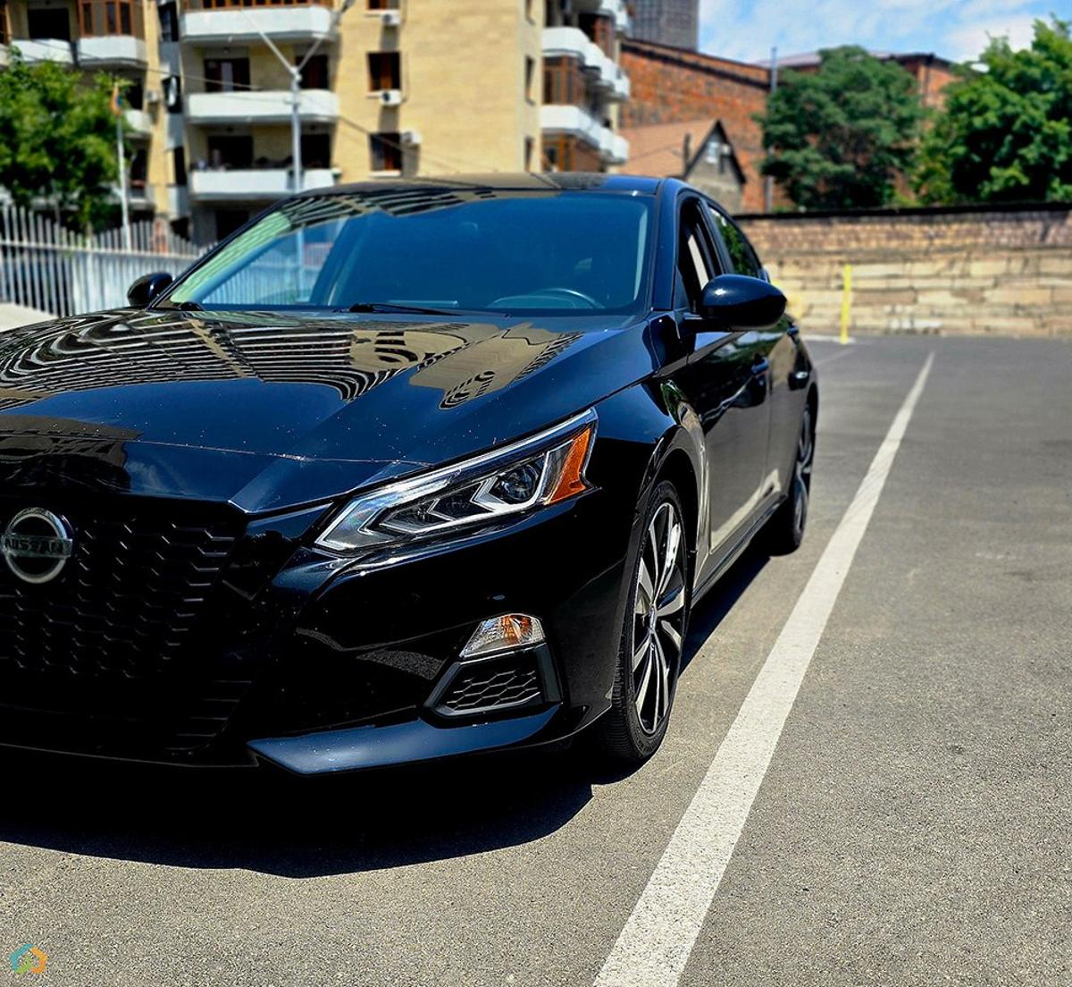 Nissan Altima SR - image 8