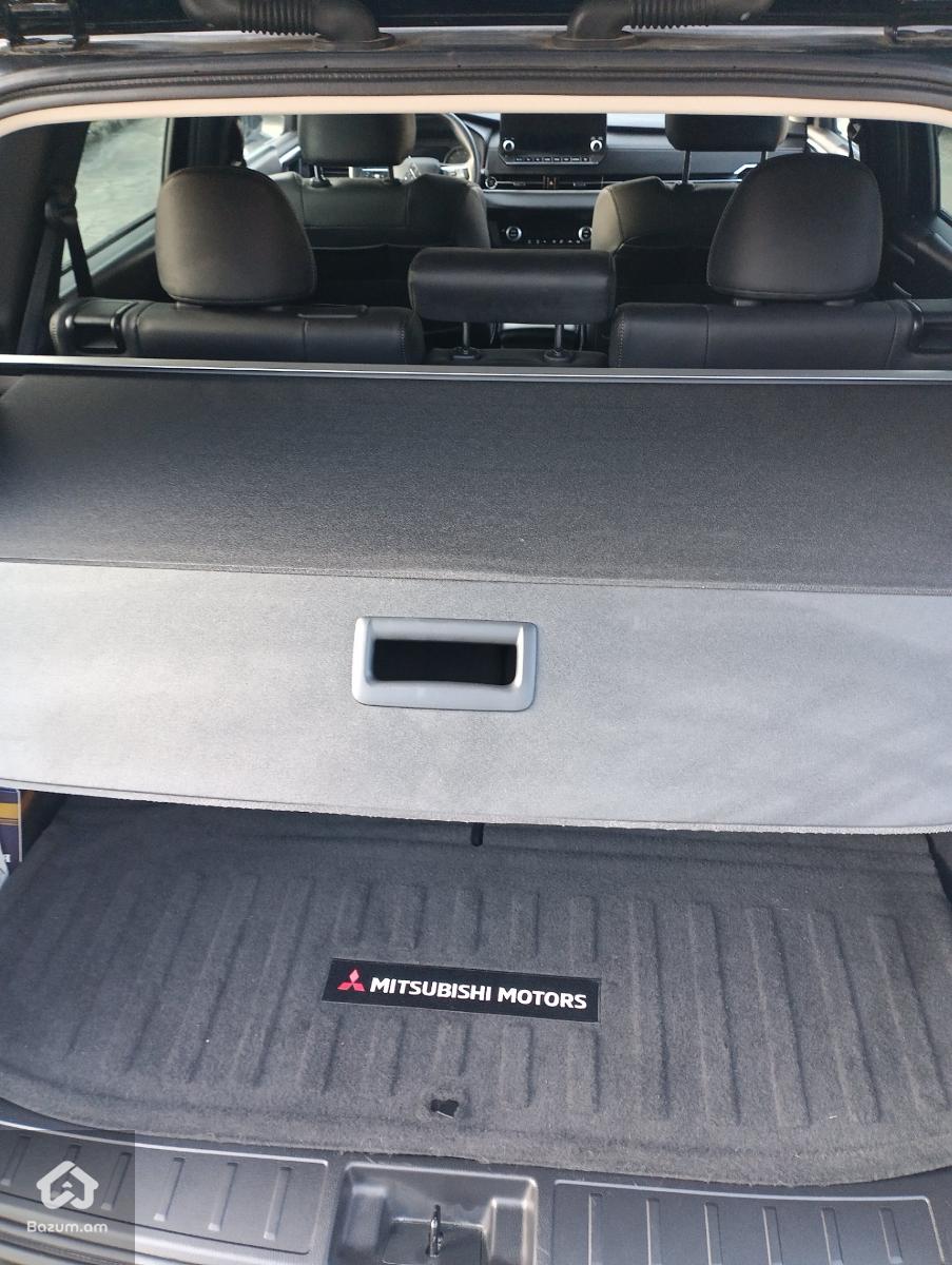 Mitsubishi Outlander SE - image 13