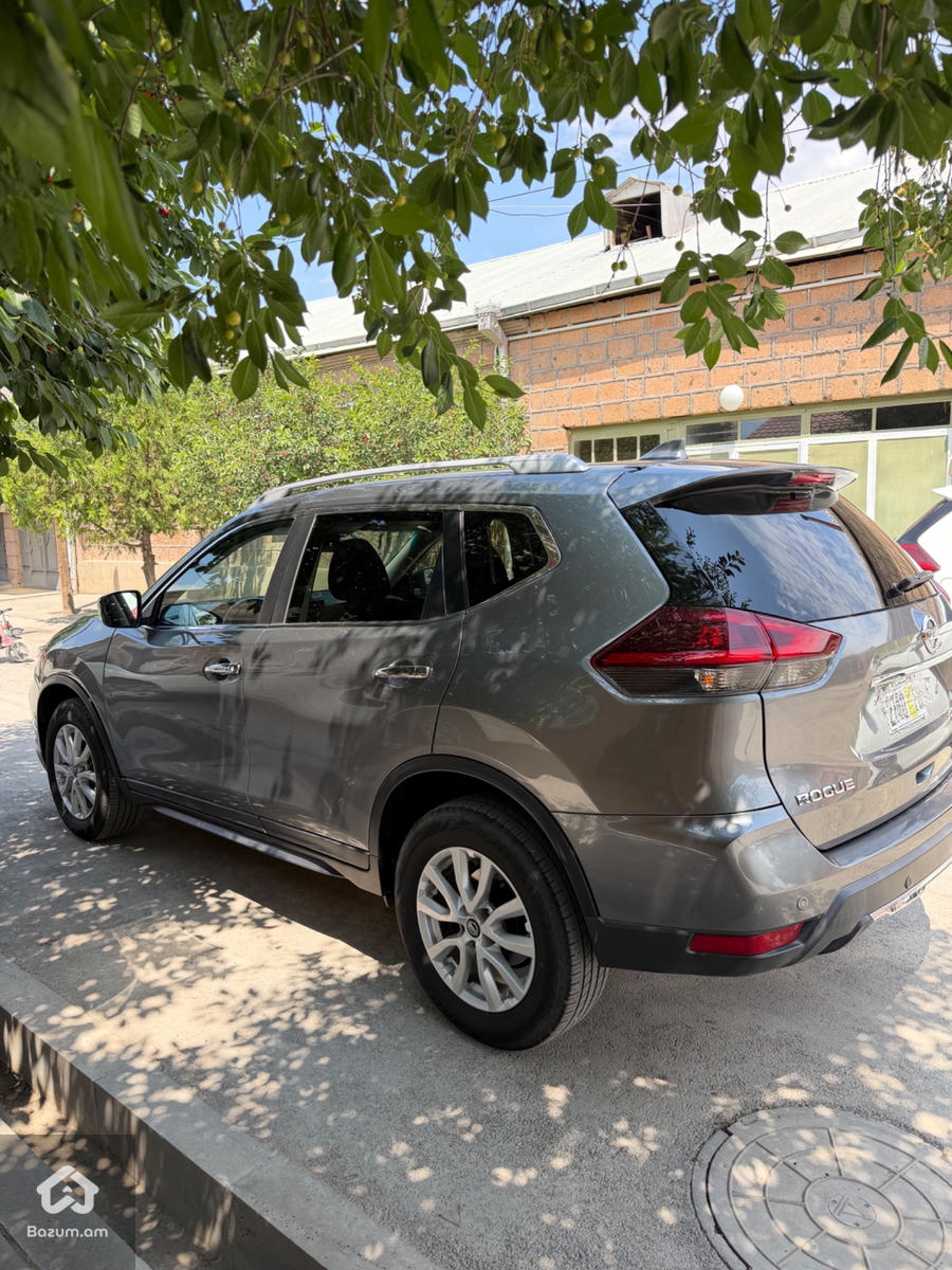 Nissan Rogue SV AWD - image 2