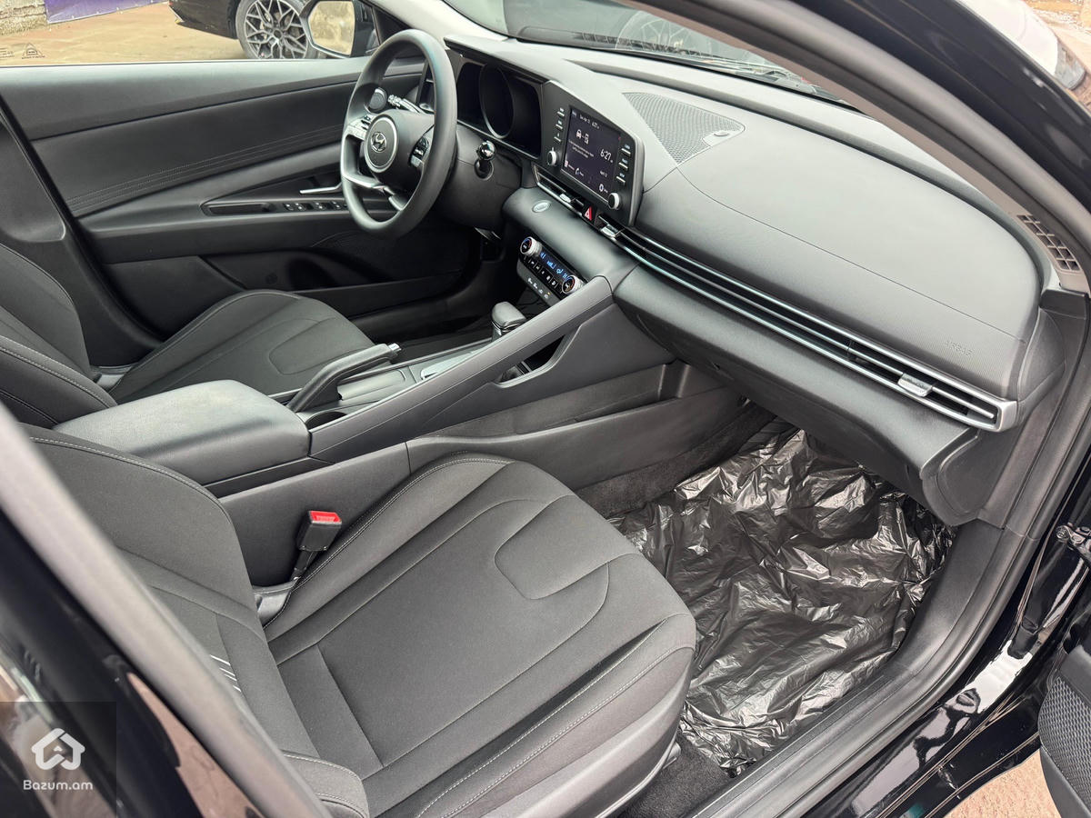 Hyundai Elantra - image 27