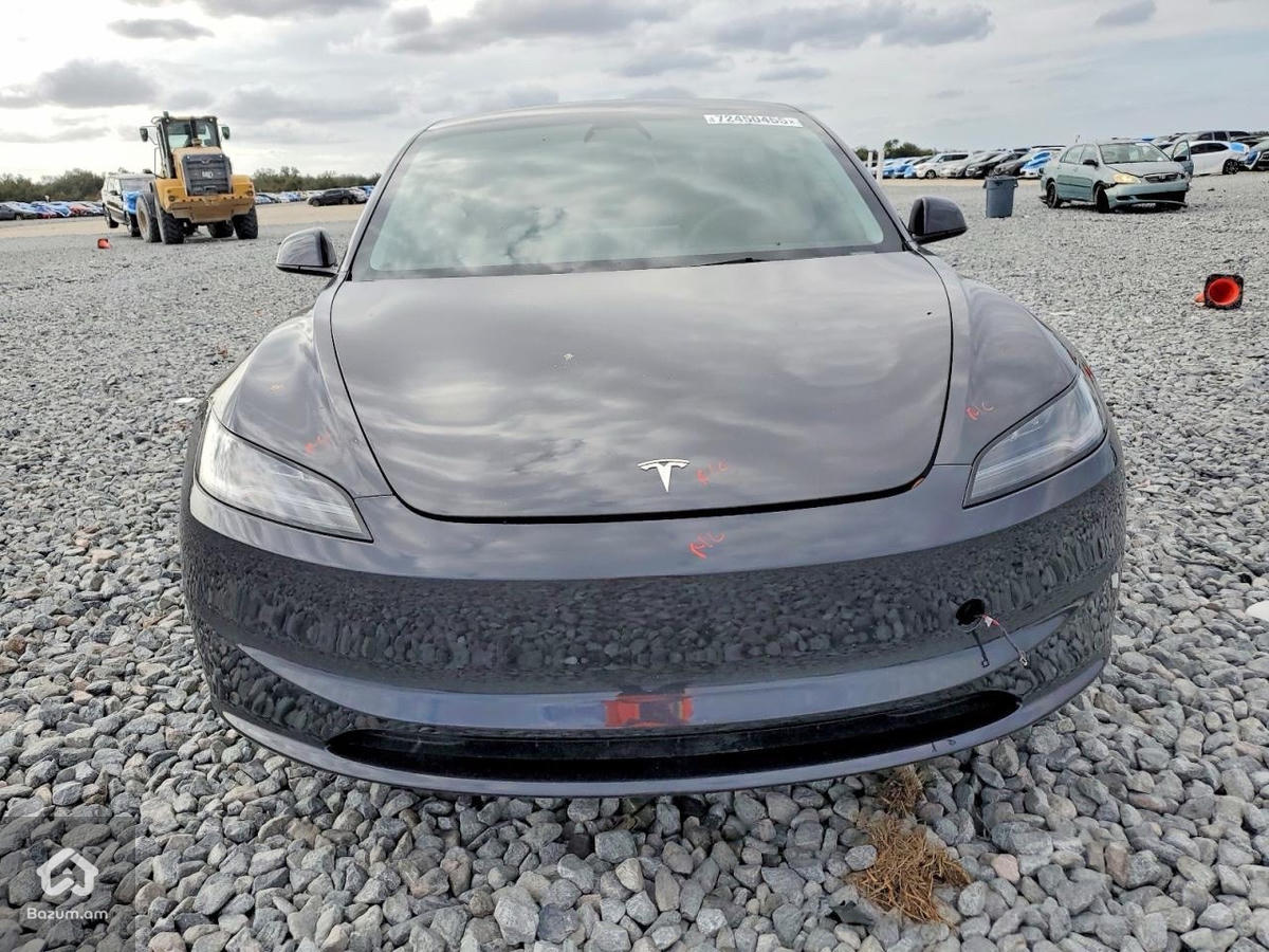 Tesla Model 3 - image 5