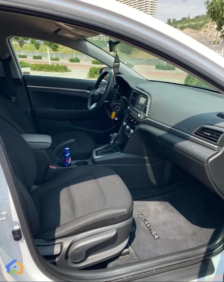 Hyundai Elantra - image 10