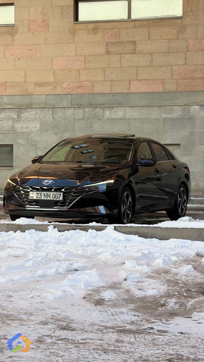 Hyundai Elantra Black Edition Sel + - image 1