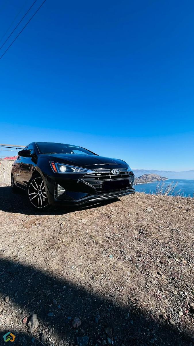 Hundai Elantra - image 10