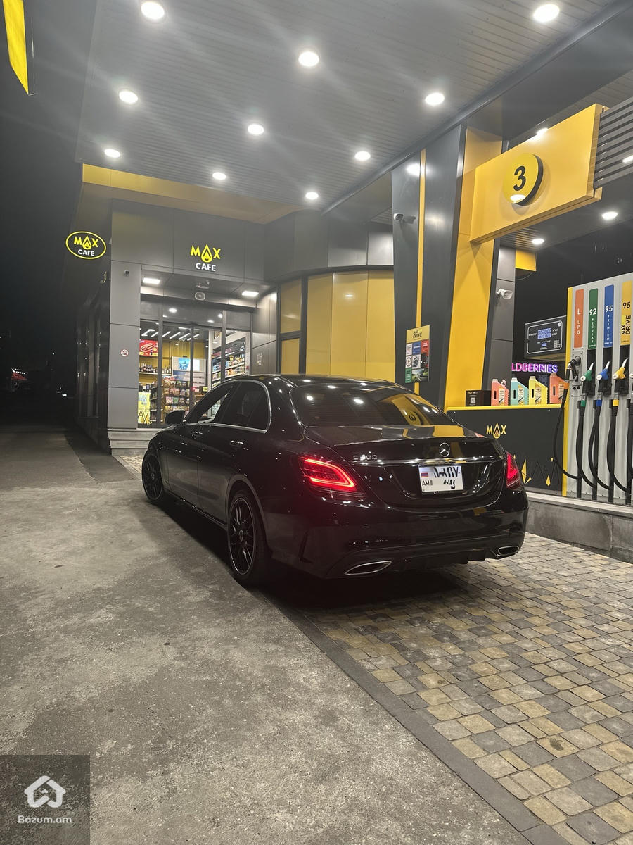 Mercedes Benz C300 - image 3