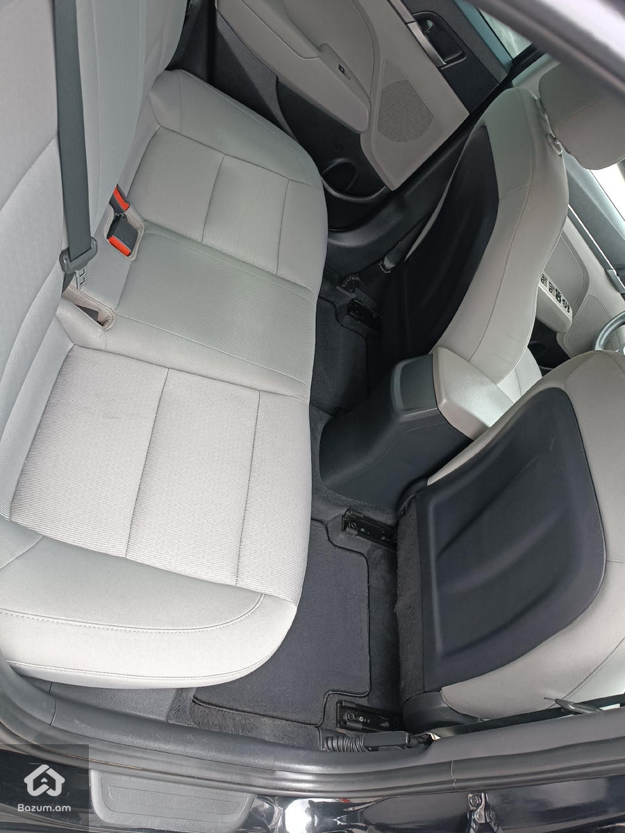 HYUNDAI ELANTRA  - image 8