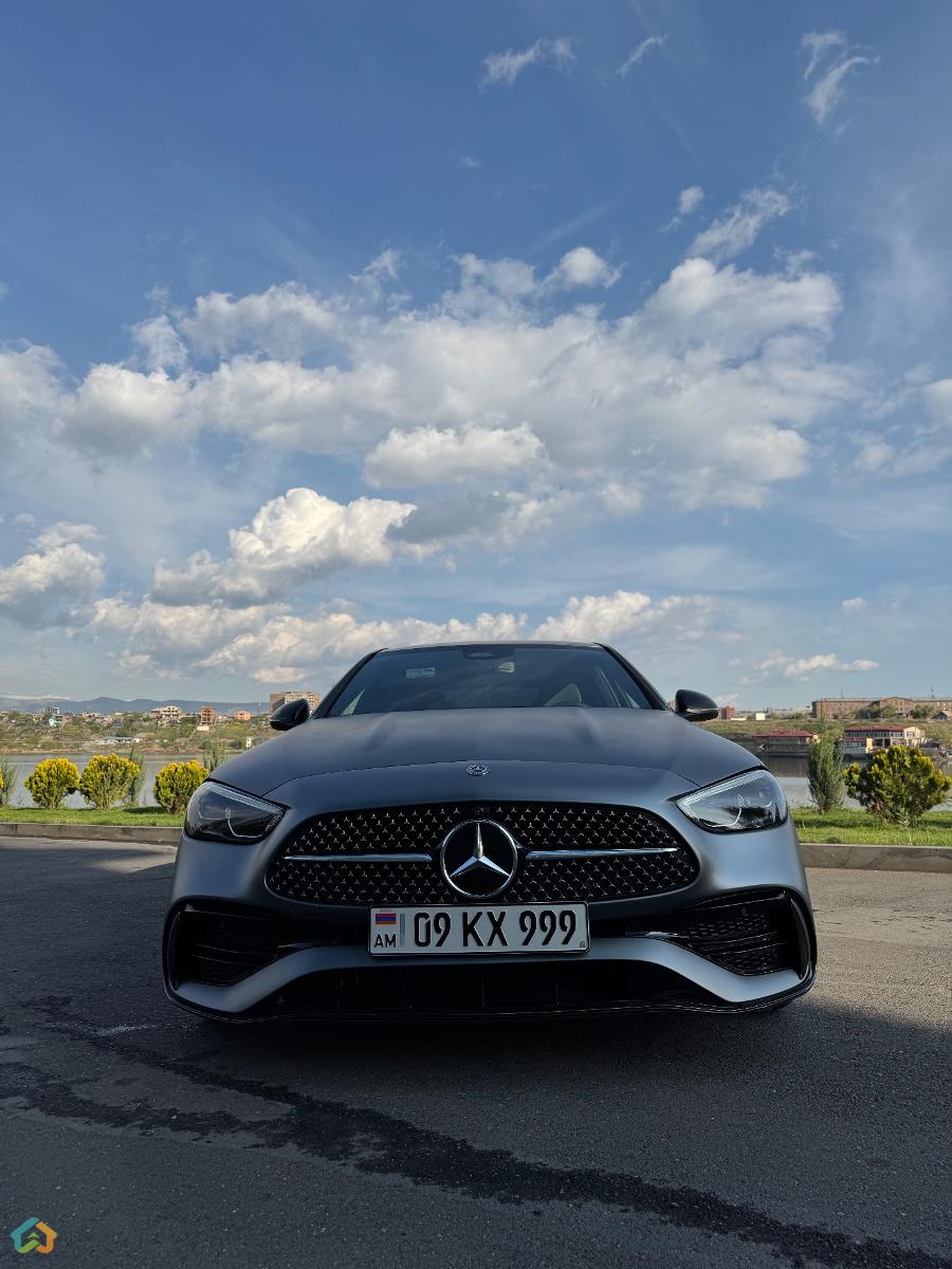 Mercedes-Benz c300 AMG Line - image 1