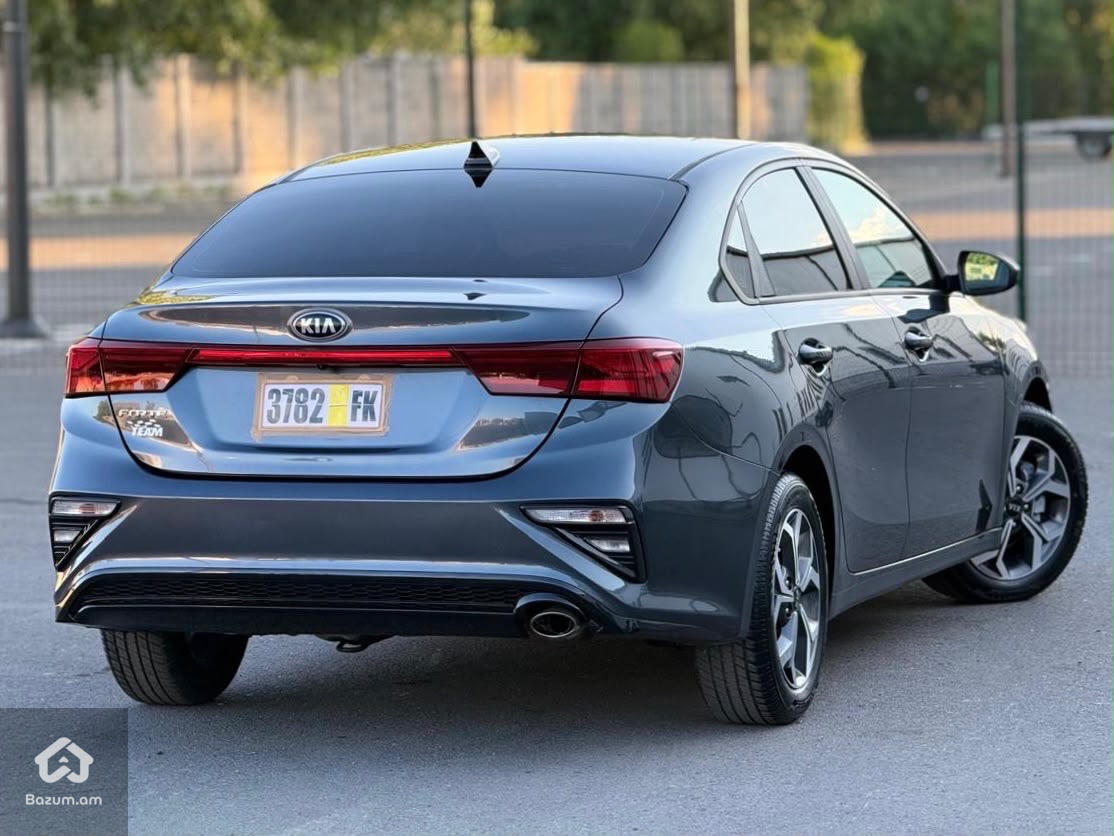 Kia Forte - image 9