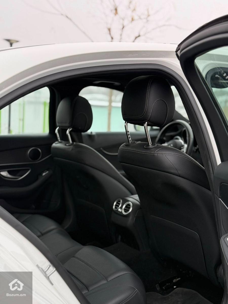 Mercedes Benz C300 - image 7