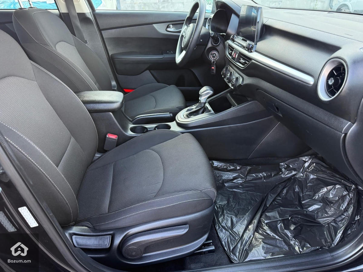 Kia Forte - image 21