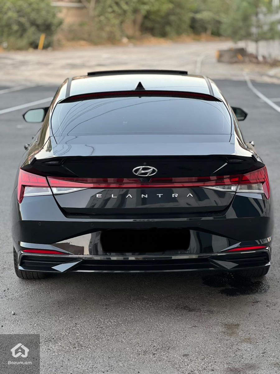 Hyundai Elantra - image 5