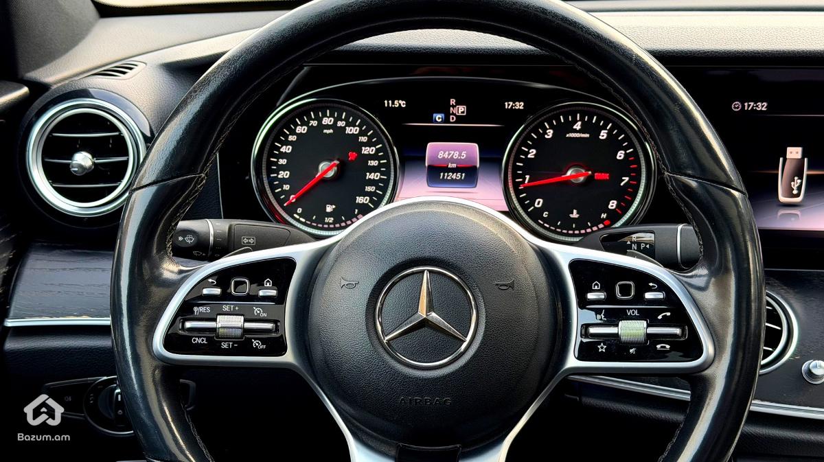 Mercedes Benz E300  - image 17