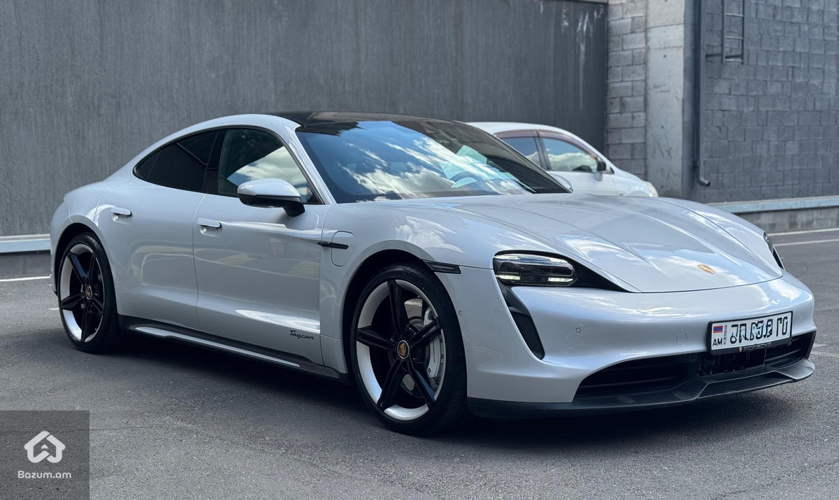 Porsche Taycan - image 2