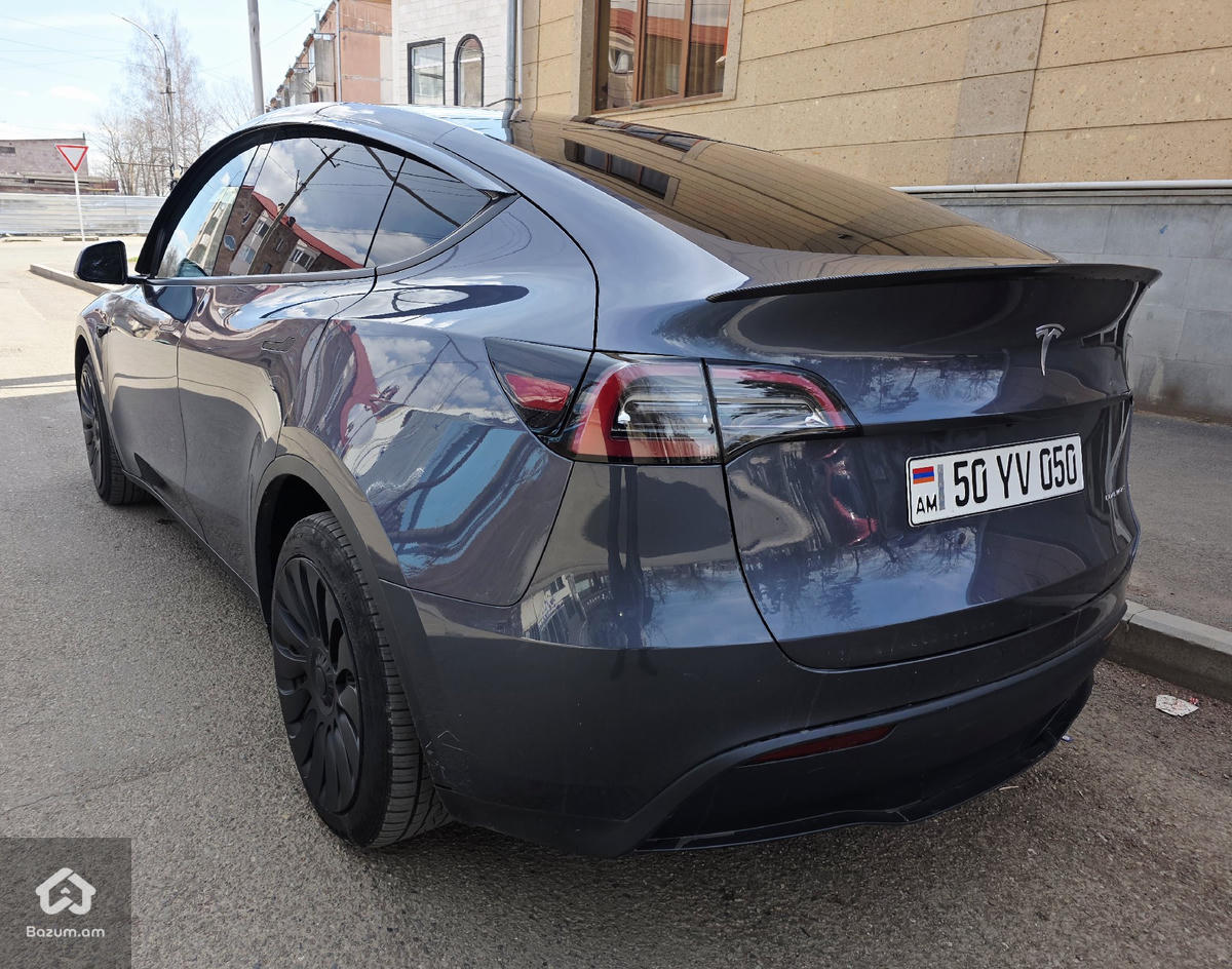 Tesla Model Y 2023 Dual Motor - image 8