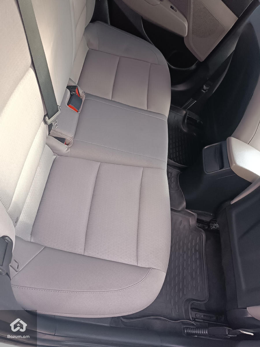 HYUNDAI ELANTRA  - image 7