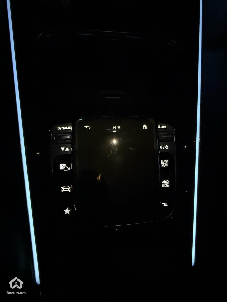 Mercedes Benz GLB250 - image 12