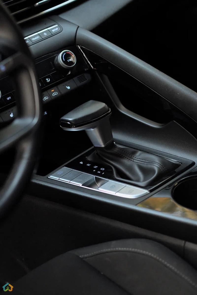 Hyundai Elantra SEL PLUS 2023/04 - image 10