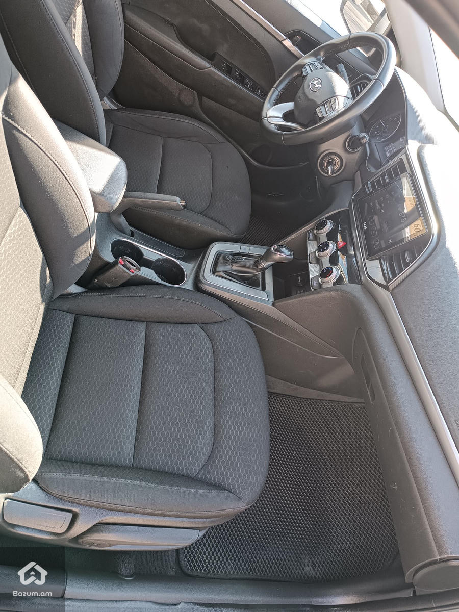 HYUNDAI ELANTRA  - image 5