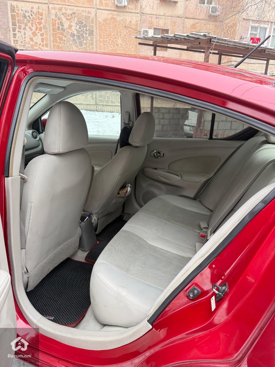 Nissan Versa SV - image 9