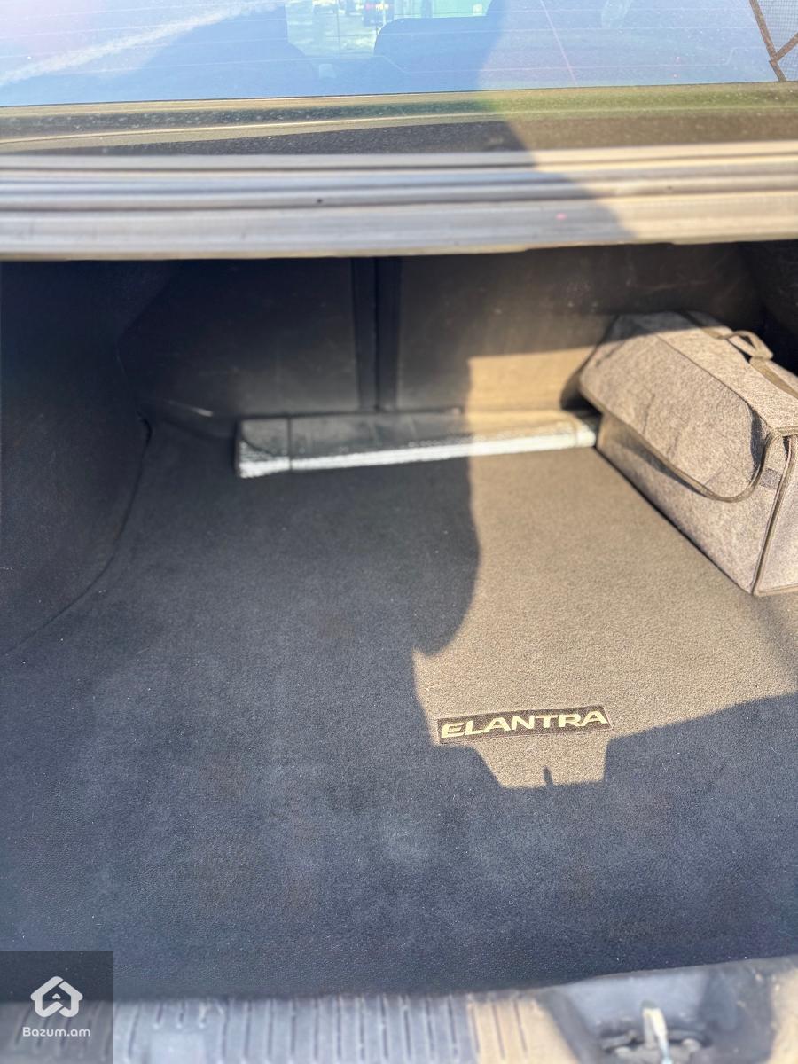 Hyundai Elantra - image 7