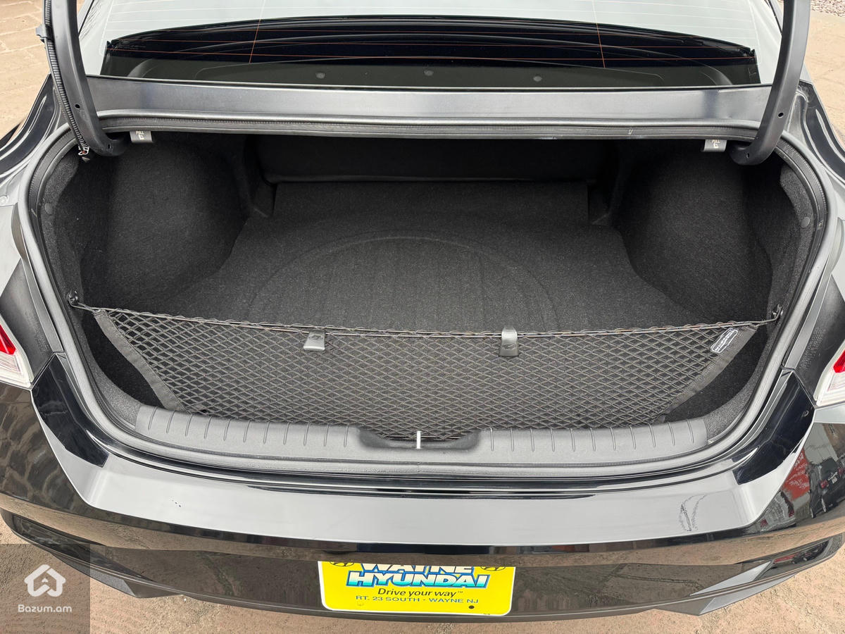 Hyundai Elantra - image 29