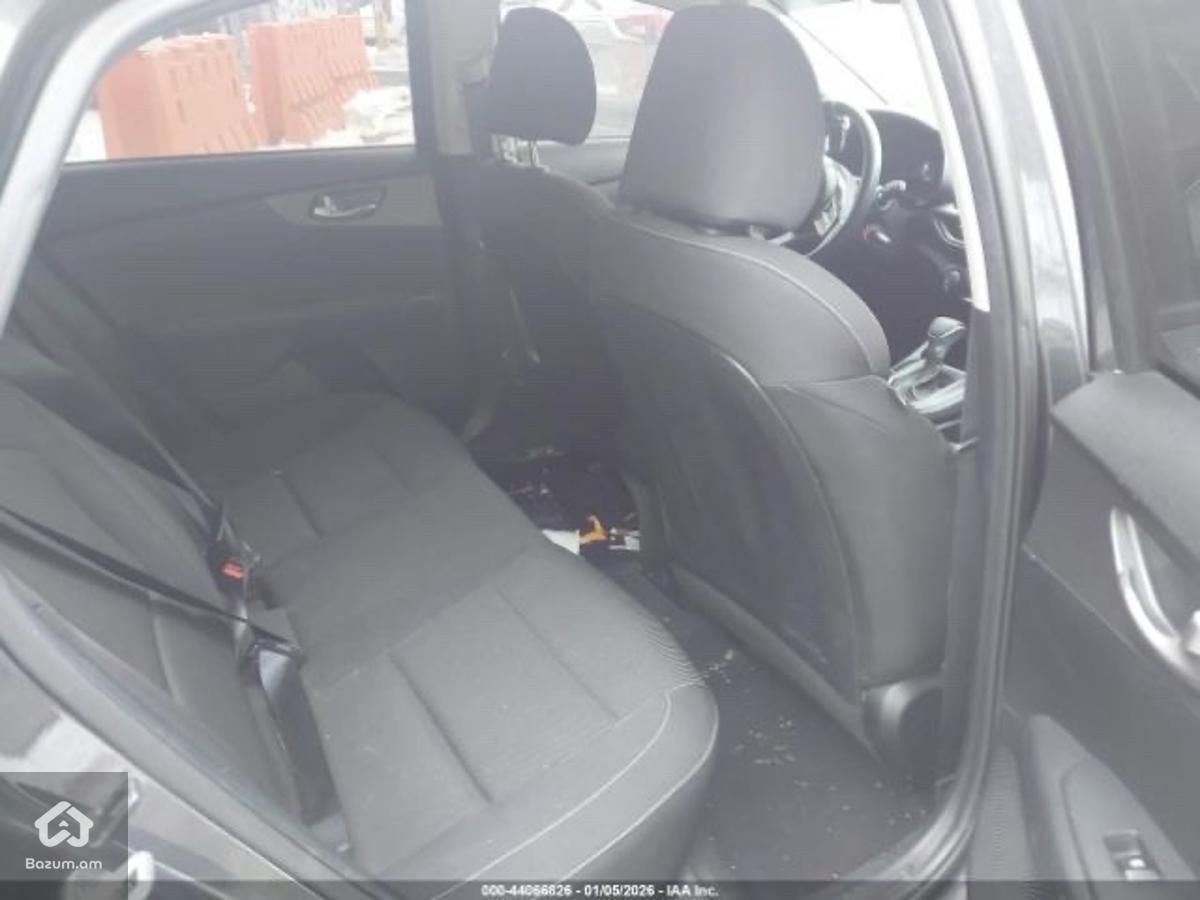 Kia Forte LXS - image 6