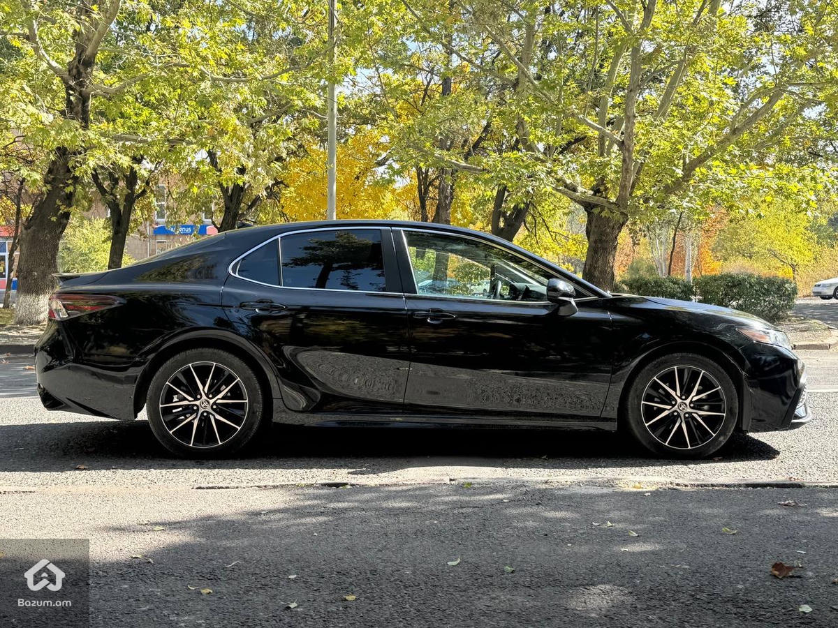 Toyota Camry 2.5 SE - image 3