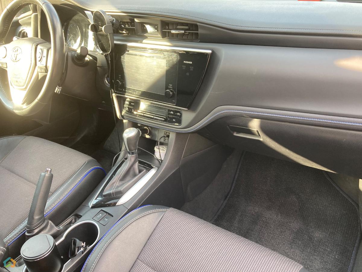 Toyota Corolla - image 12