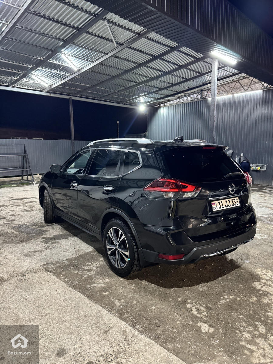 Nissan Rogue - image 4