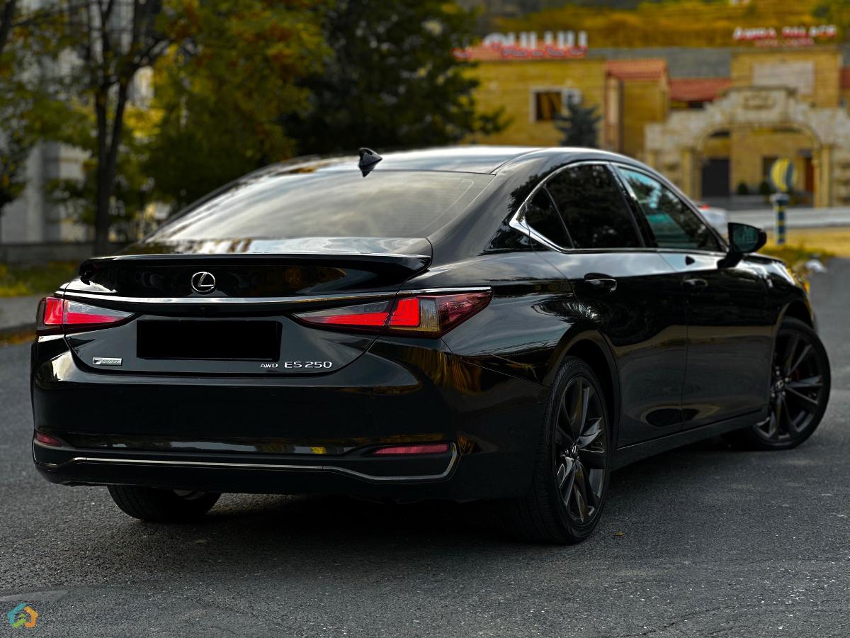 Lexus ES F-Sport 4x4 - image 6