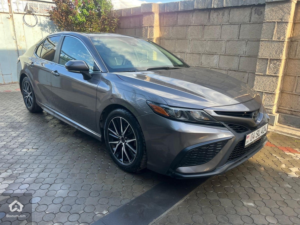 Toyota Camry - image 3
