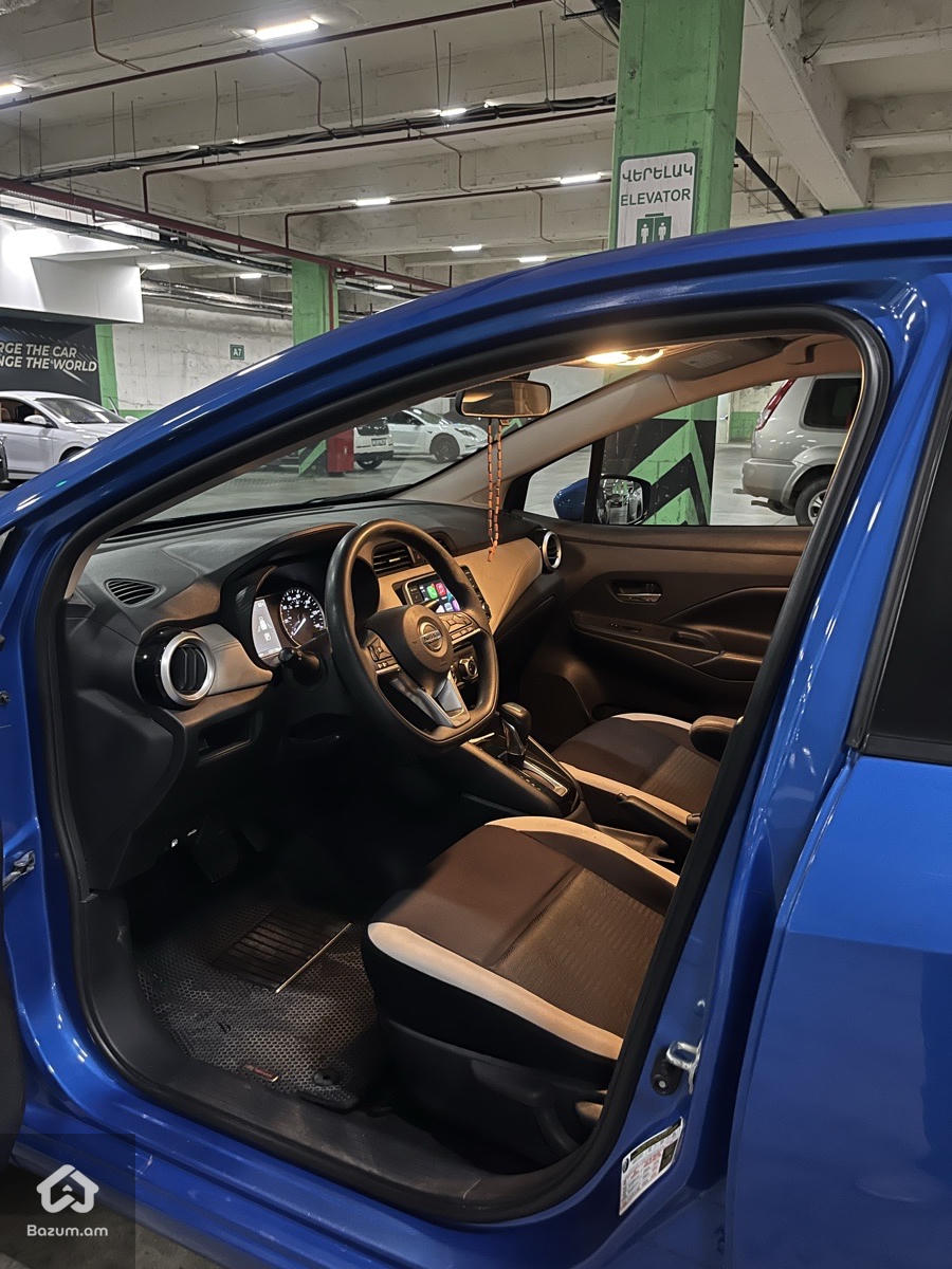 Nissan Versa - image 9