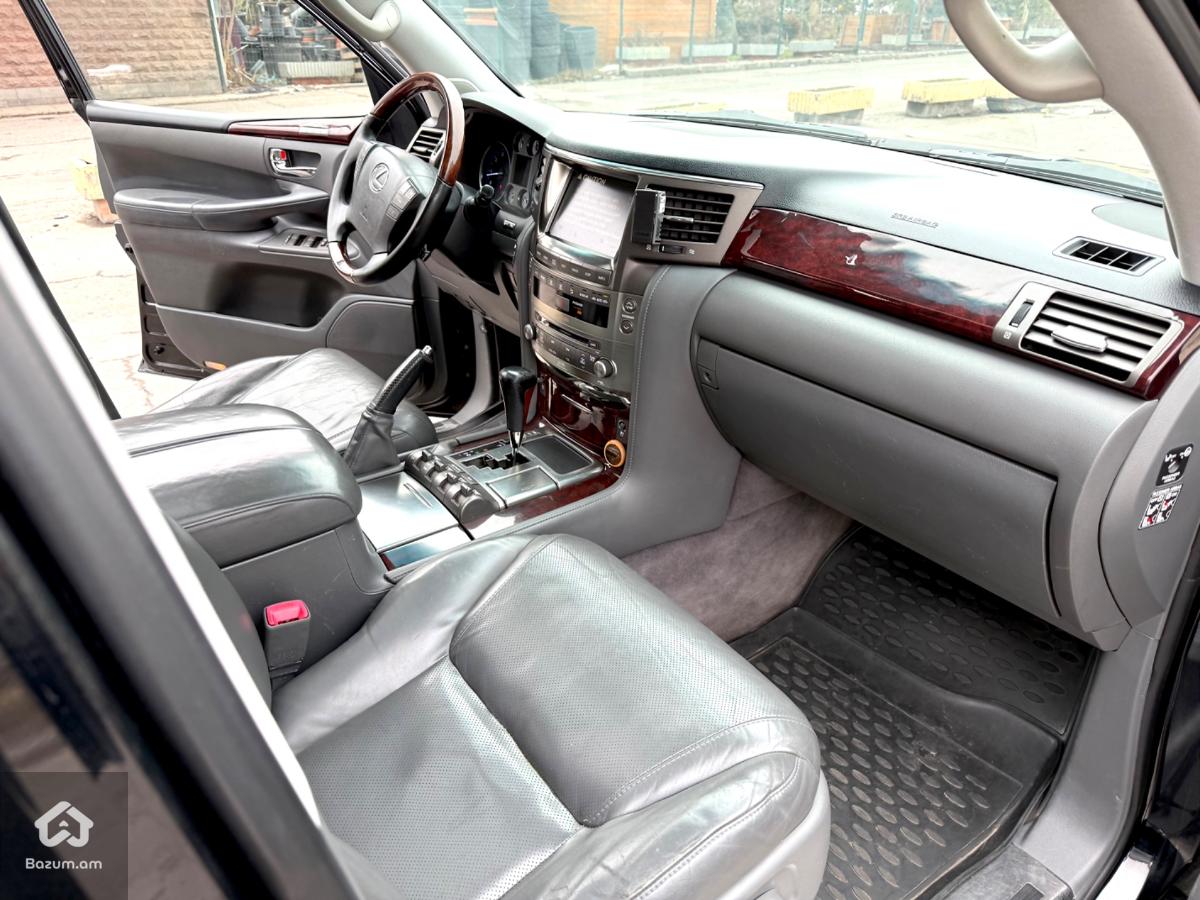 Lexus LX 570 - image 10