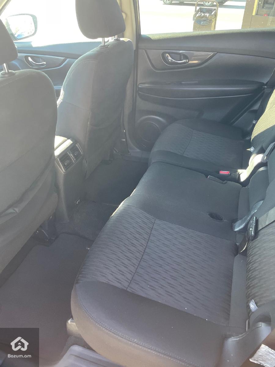 Nissan Rogue - image 10