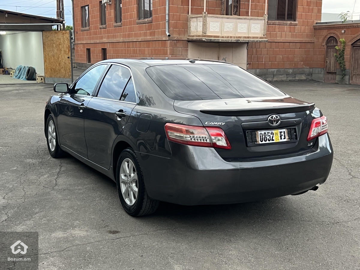 Toyota Camry 2011 - image 4
