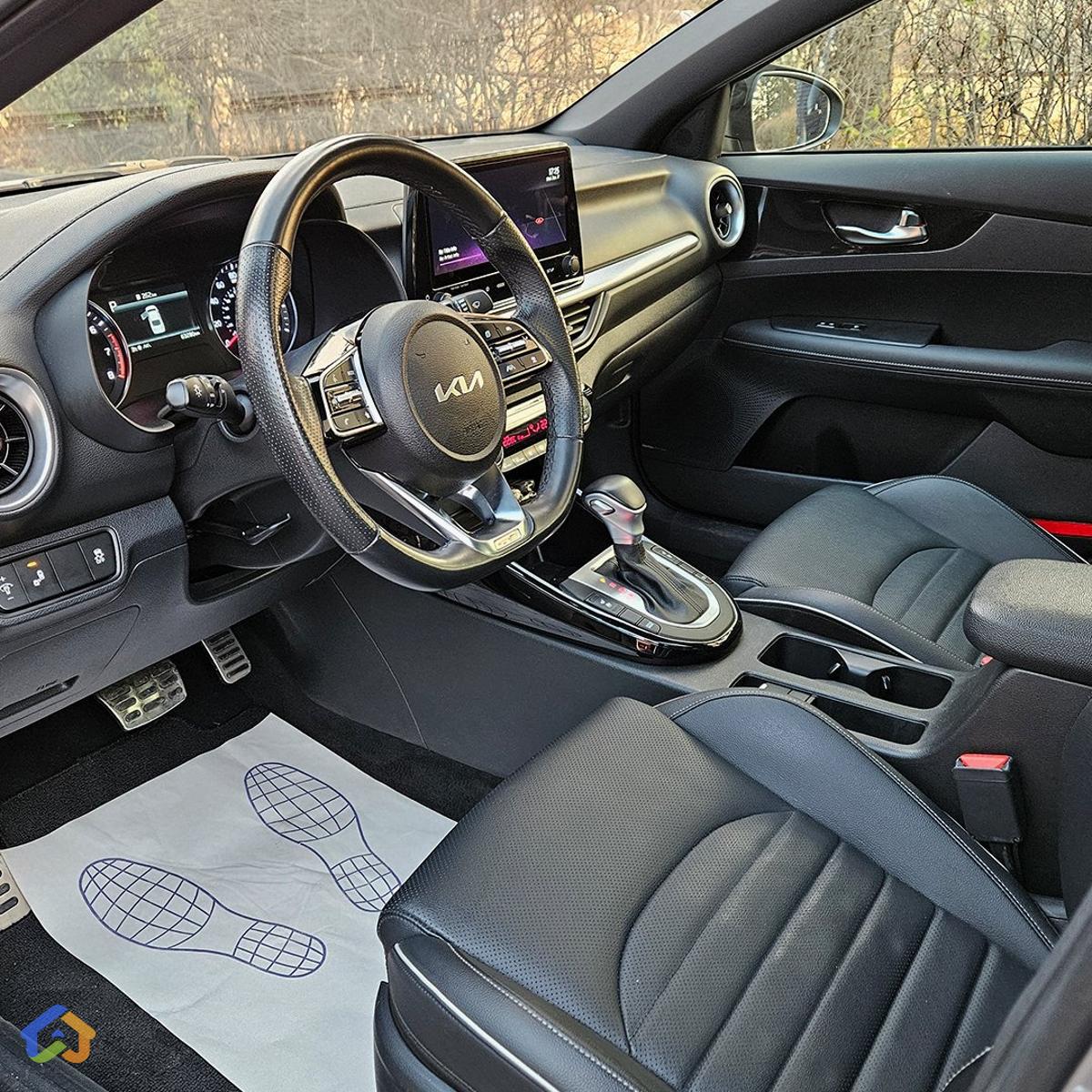 KIA FORTE GT LINE PREMIUM - image 10