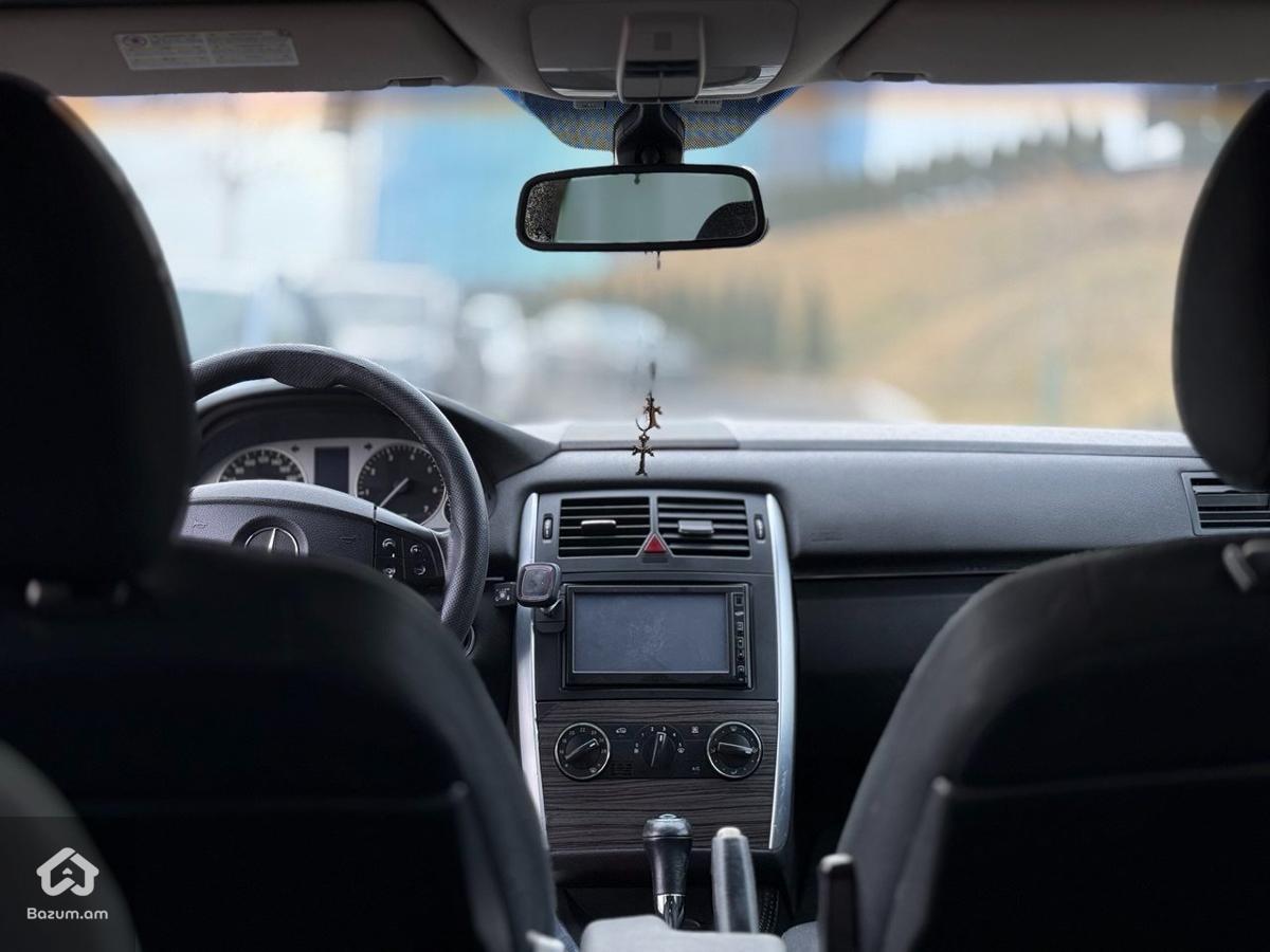 Mercedes Benz B170 - image 11