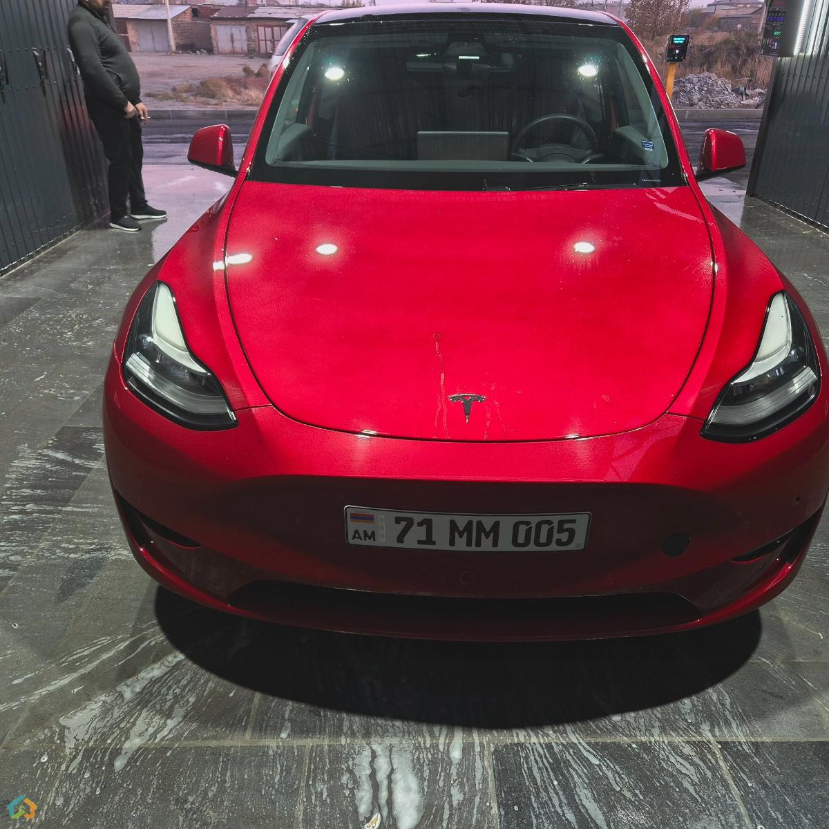 Tesla Model Y Dual Motor - image 3