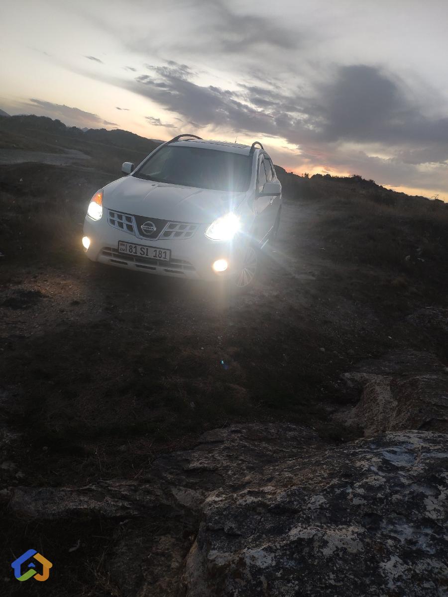 Nissan Rogue - image 7