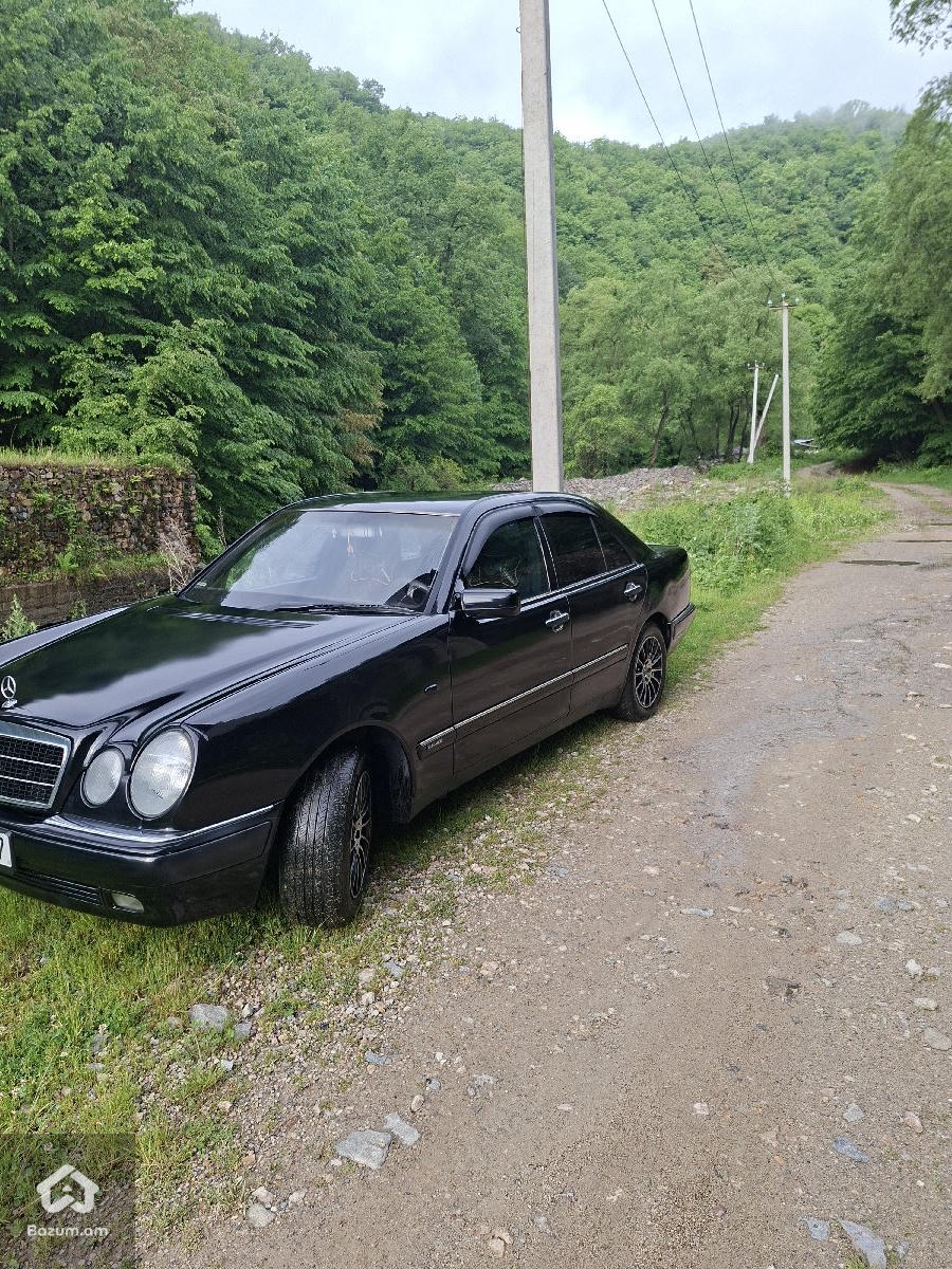 Mercedes-Benz E 200 1999 - image 2