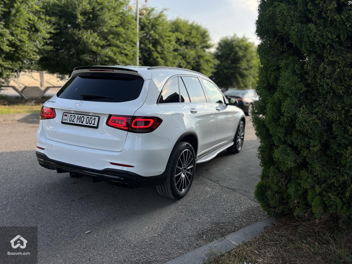 Mercedes GLC 300 - image 8