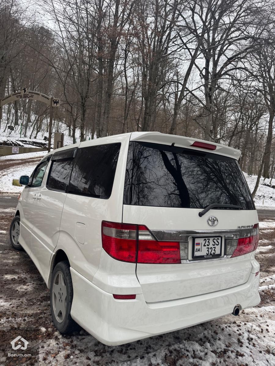 Toyota Alphard - image 3