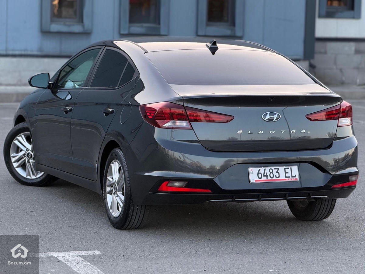 Hyundai Elantra - image 17