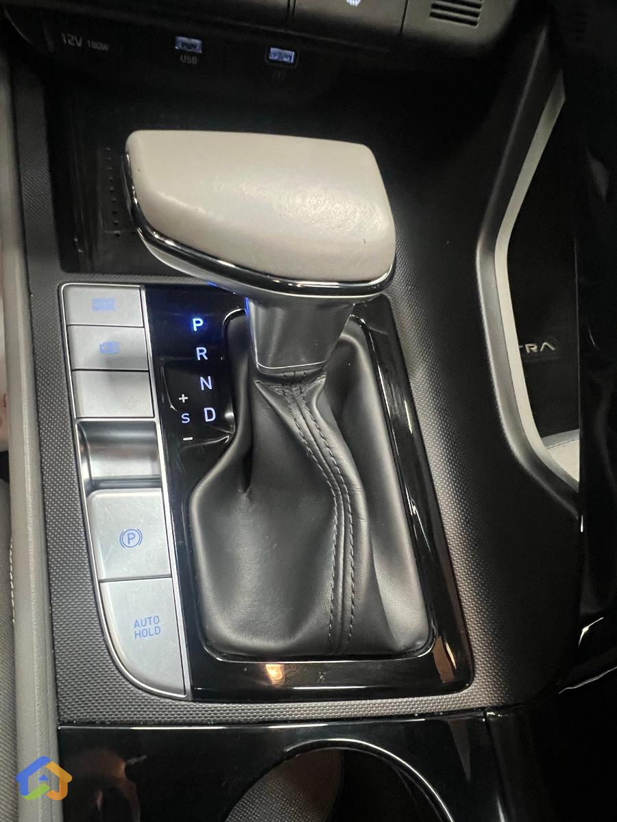 Hyundai Elantra Sel Plus - image 16