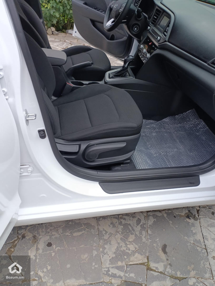 Hyundai Elantra - image 11